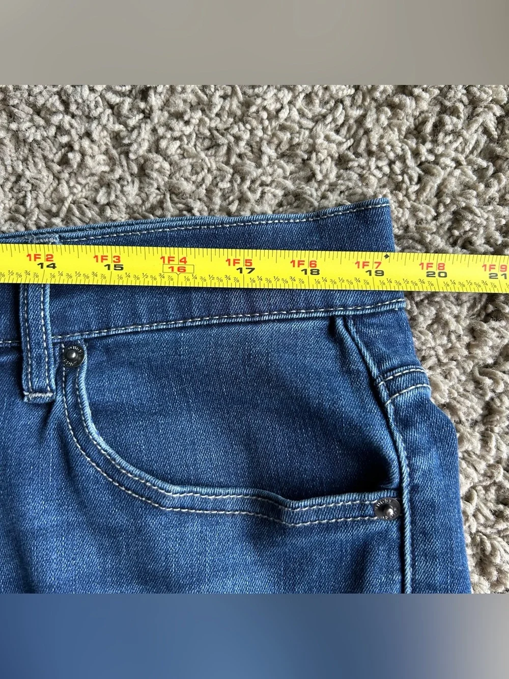 Mugsy Jeans Mens 38x32 Wash Blue Kinzies Straight Fit Stretch Performance Denim